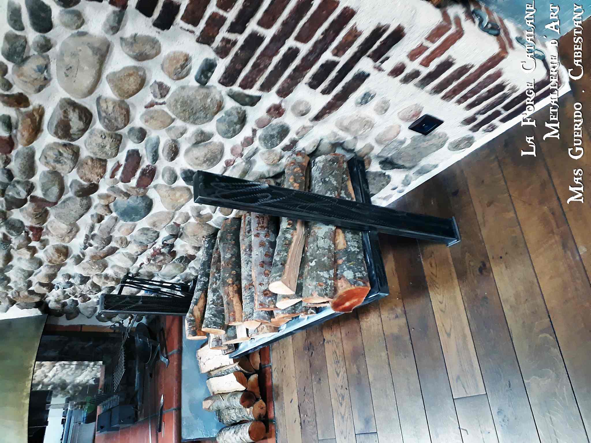 Range bois moderne porte buche fer forge catalane 3.jpg